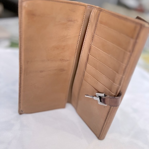 Authentic Gucci Wallet - Picture 9 of 17